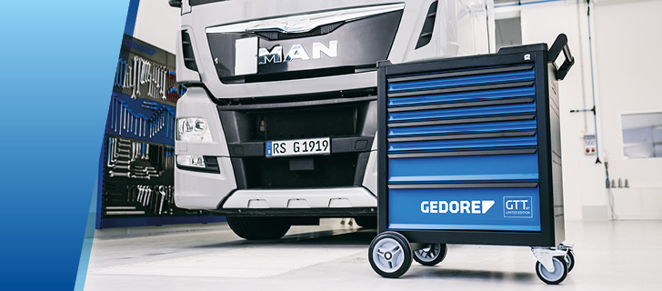 Gedore Werkzeugwagen vor einem Lastkraftwagen