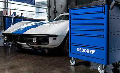 GEDORE Wallpaper Corvette mit Werkzeugwagen